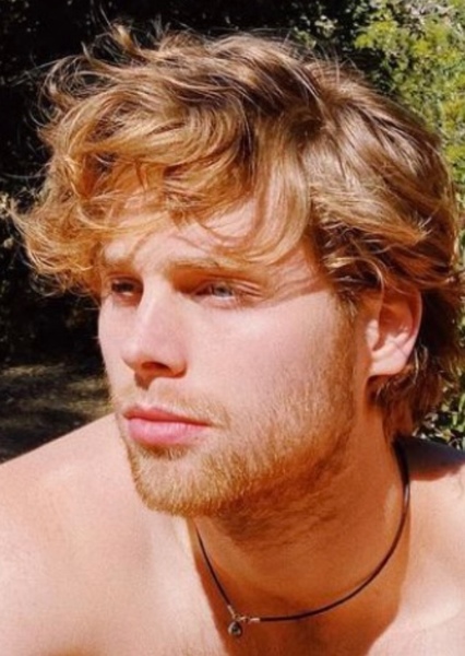 Luke Hemmings photo