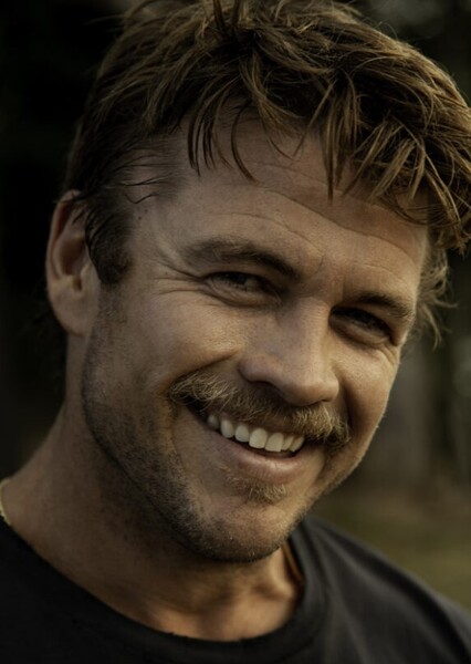 Luke Hemsworth photo