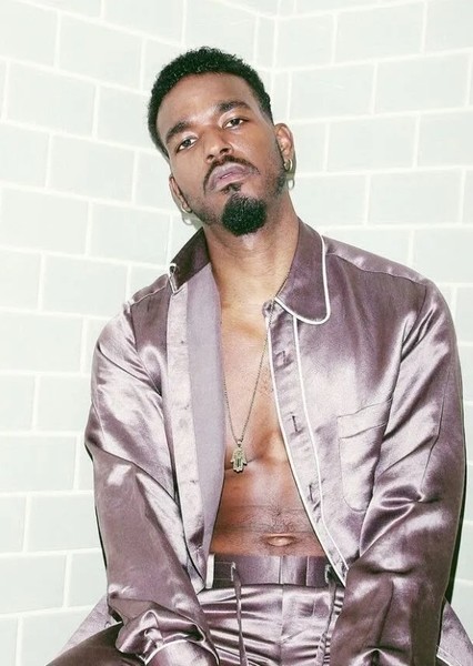 Luke James photo