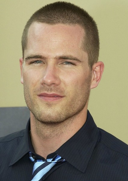 Luke Macfarlane