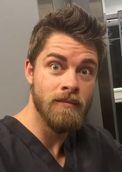 Luke Mitchell photo