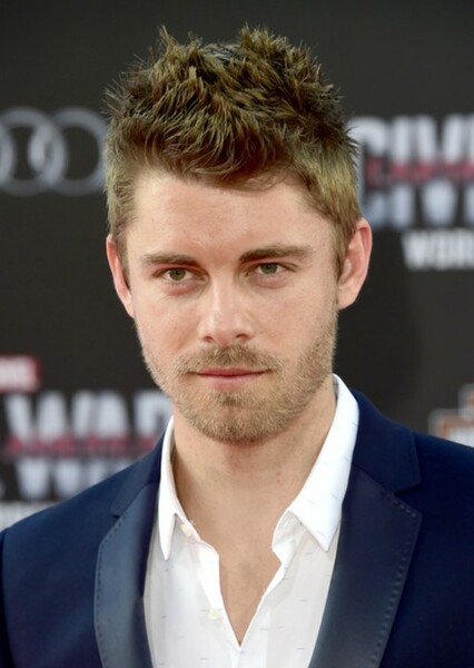 Luke Mitchell photo