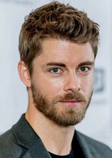 Luke Mitchell photo