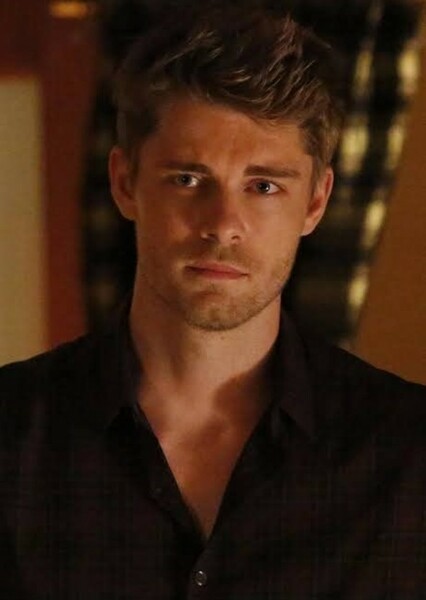 Luke Mitchell photo