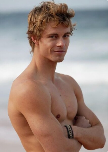 Luke Mitchell photo