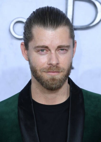 Luke Mitchell photo