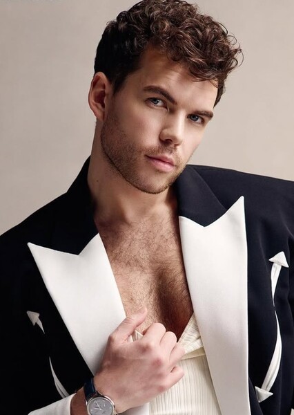 Luke Newton photo