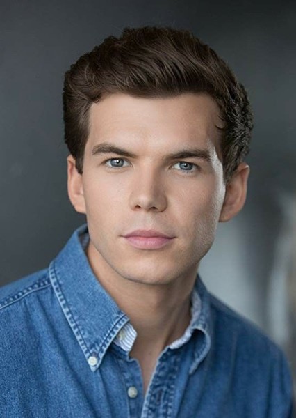 Luke Newton photo