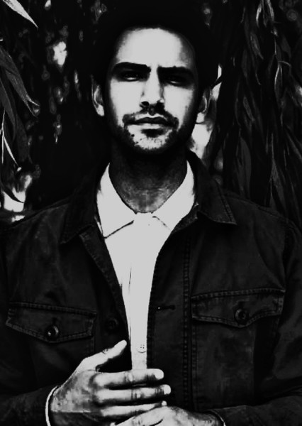 Luke Pasqualino photo