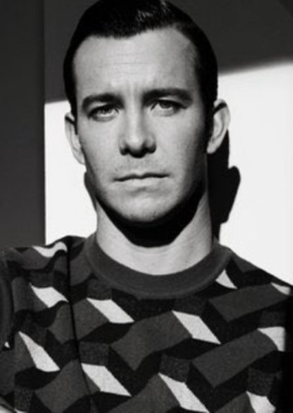Luke Thompson photo
