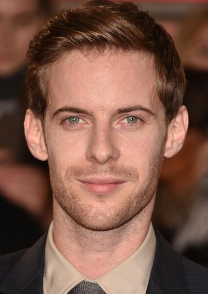 Luke Treadaway photo