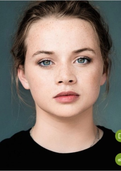 Luna Wedler photo
