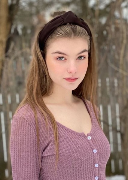 Lyliana Wray photo