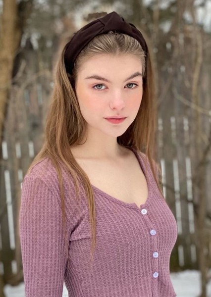 Lyliana Wray photo