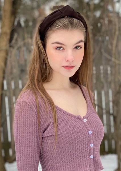 Lyliana Wray photo