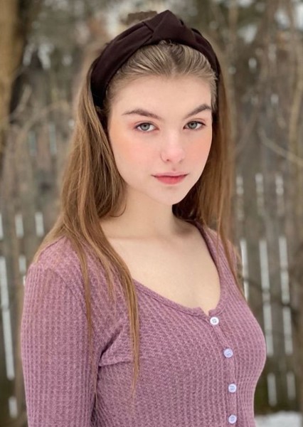 Lyliana Wray photo