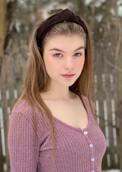 Lyliana Wray photo