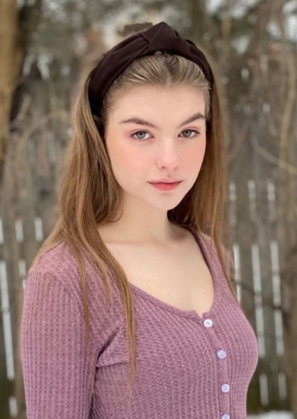 Lyliana Wray photo