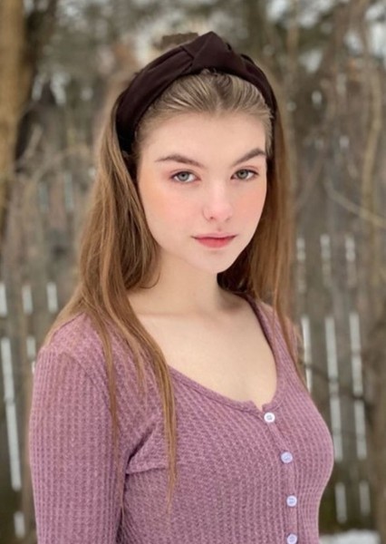 Lyliana Wray photo