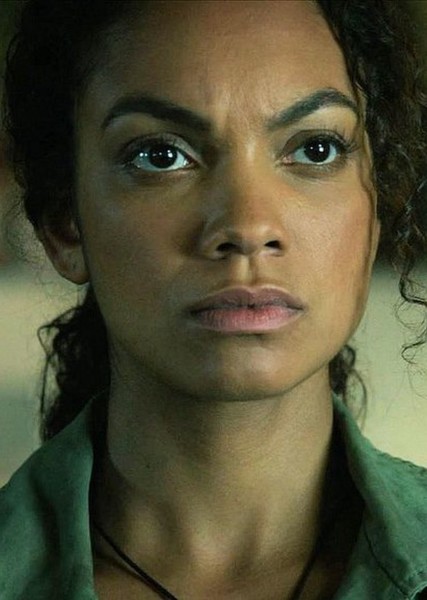 Lyndie Greenwood photo
