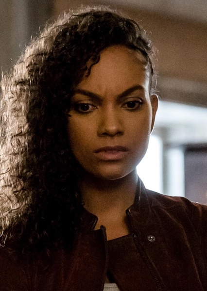 Lyndie Greenwood photo
