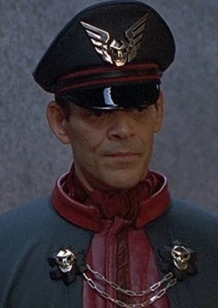M. Bison (Raúl Juliá)