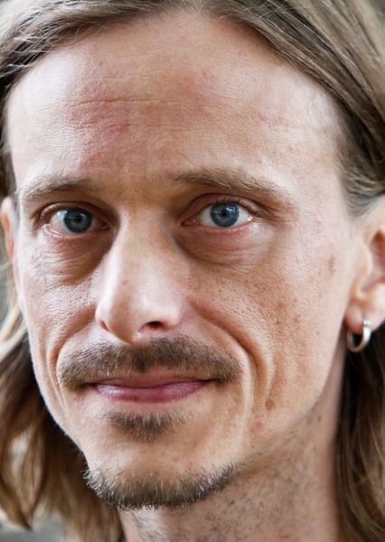 Mackenzie Crook photo