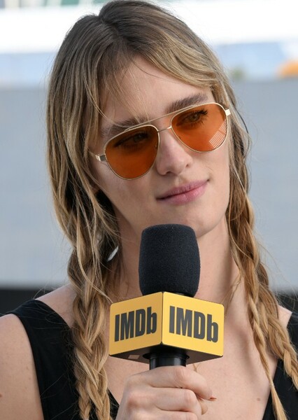 Mackenzie Davis photo
