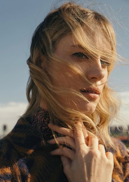 Mackenzie Davis photo