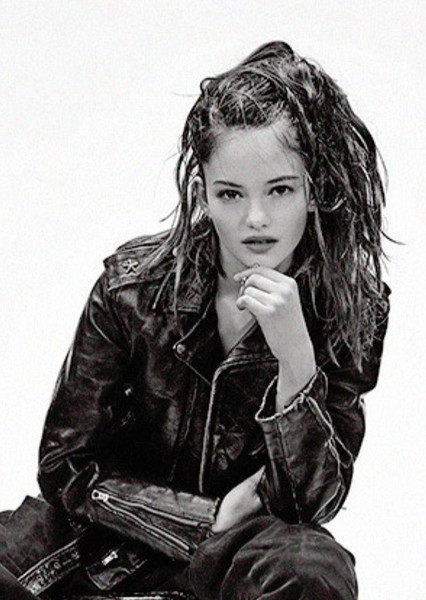 Mackenzie Foy photo