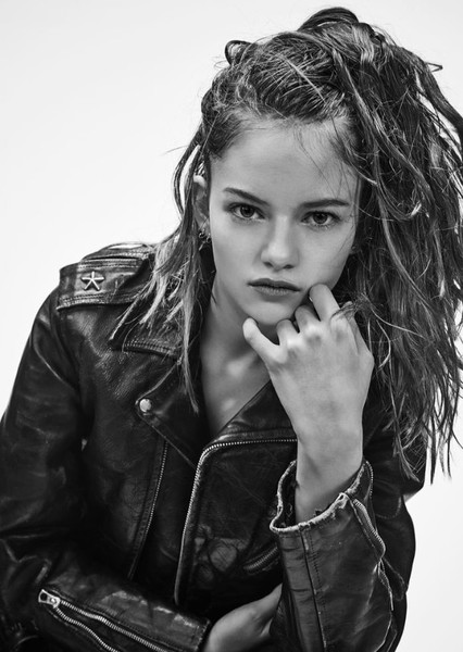 Mackenzie Foy photo