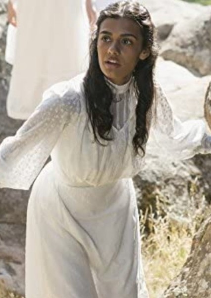 Madeleine Madden photo