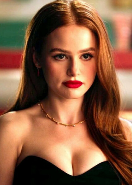 Madeleine Petsch photo