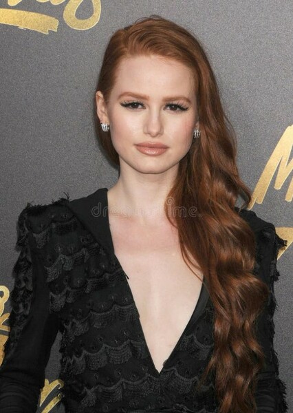 Madeleine Petsch photo