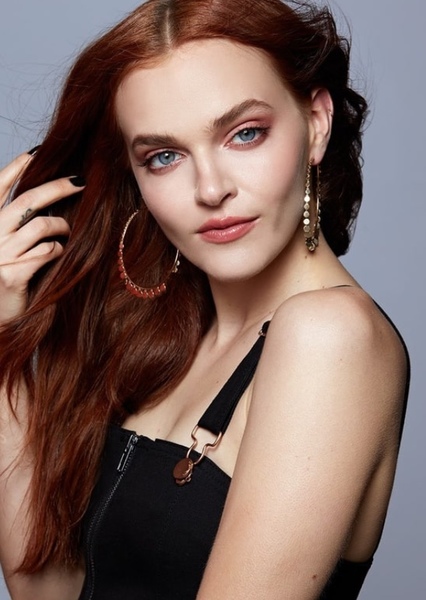 Madeline Brewer photo