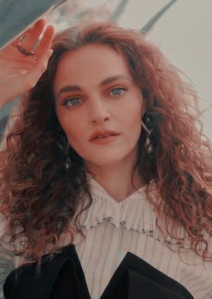 Madeline Brewer photo
