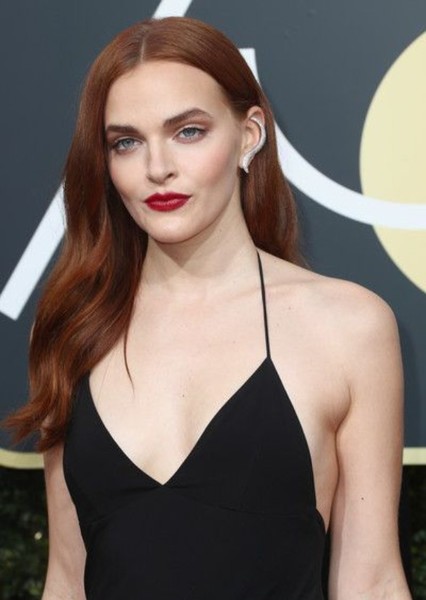 Madeline Brewer photo