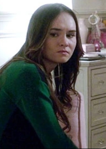 Madeline Carroll photo