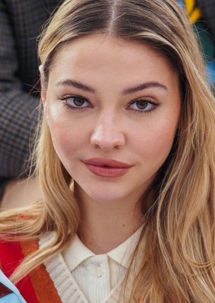 Madelyn Cline photo