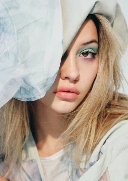 Madelyn Cline photo