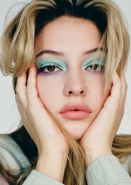 Madelyn Cline photo