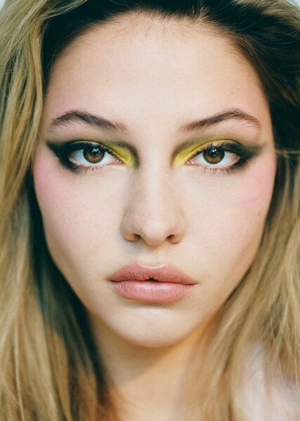 Madelyn Cline photo