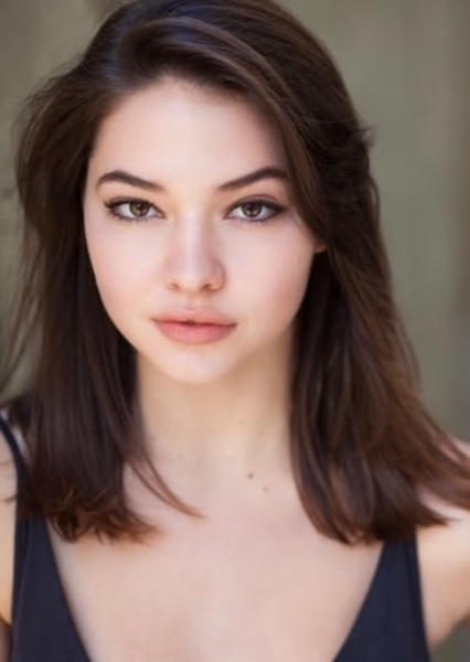 Madelyn Cline photo