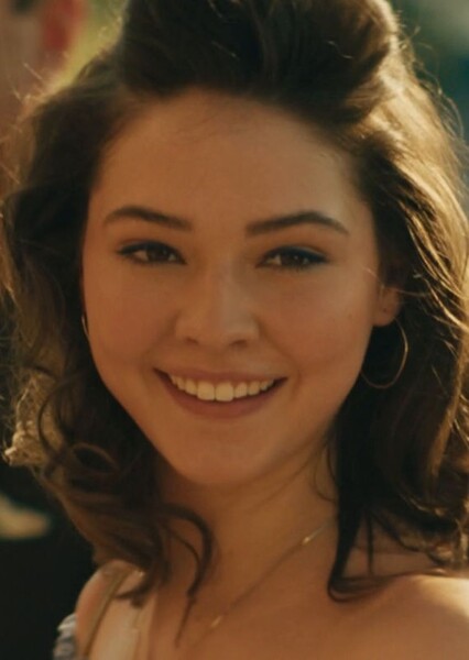 Madelyn Cline photo