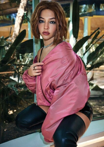Madelyn Cline photo