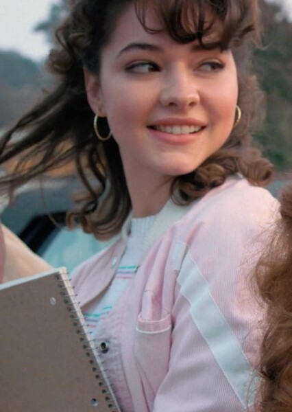 Madelyn Cline photo