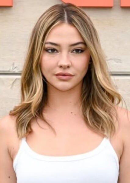 Madelyn Cline photo