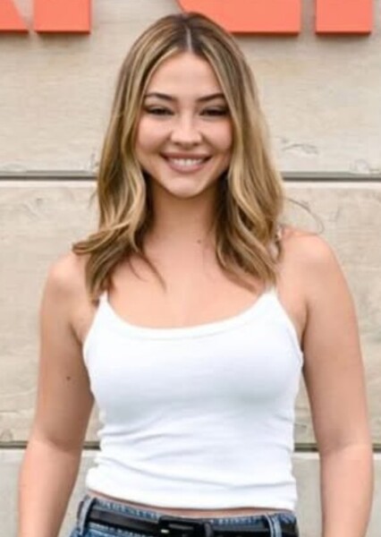 Madelyn Cline photo