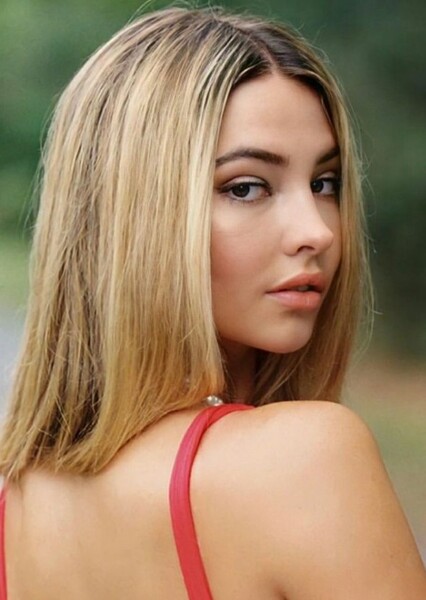 Madelyn Cline photo