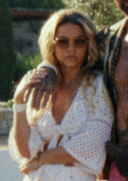 Madelyn Cline photo